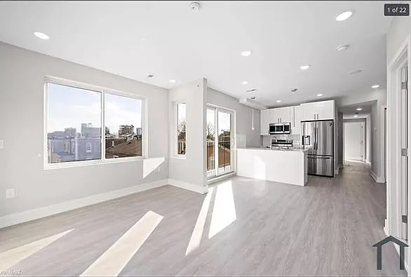 3 bed, $2,200 — Photo 4