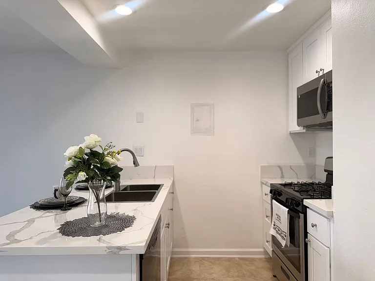 2255 Cahuilla St #78 — Photo 2