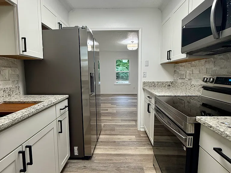 6481 Colonial Dr — Photo 5