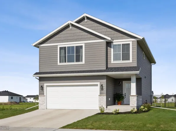 327 Lionheart Dr, Horace, ND 58047