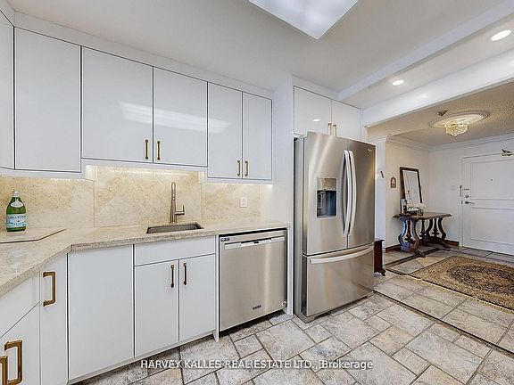 5th image of 7300 Yonge St #311