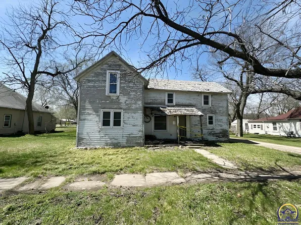 208 S Adolph St, White City, KS 66872