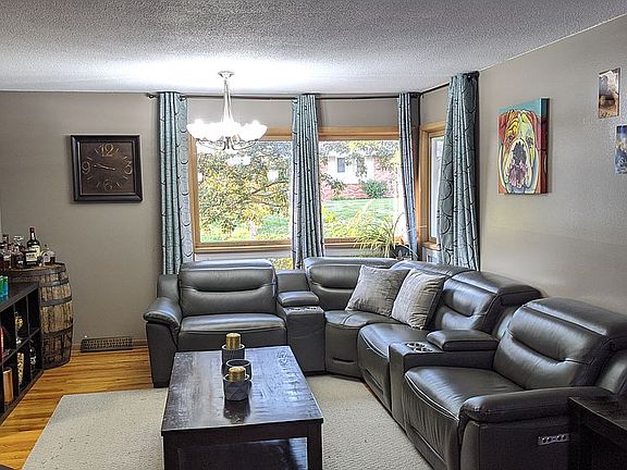 4th image of 2604 Fairlawn Dr