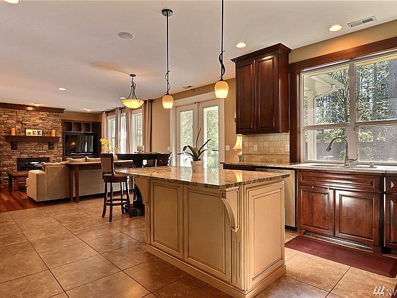 4th image of 1302 Mowitch Drive Fi