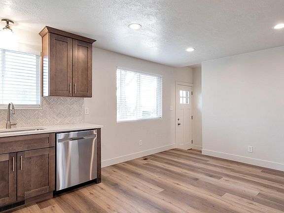 5th image of 244 S Edgehill Dr