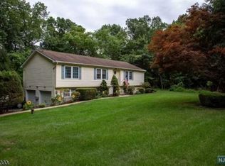 306 Knoll Rd, Hampton, NJ 07860