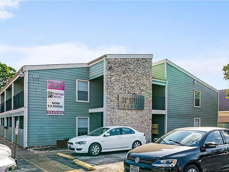 301 W 38th St #109 — Photo 5