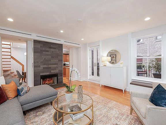 5th image of 110 Grand St APT 4A
