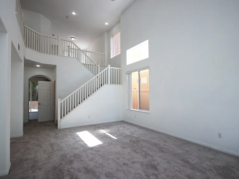 2911 Spruce Ct — Photo 3