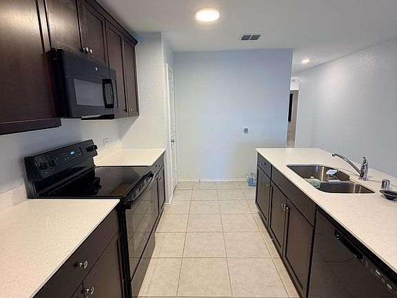 3rd image of 206 Lemongrass Dr