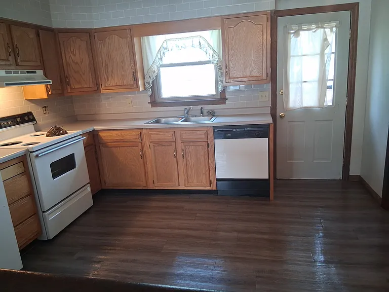 208-210 Conrey St #1 — Photo 10