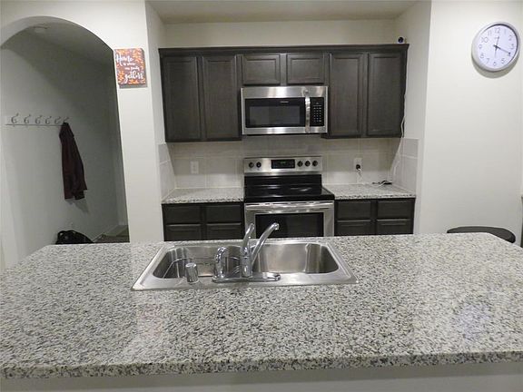 4th image of 1205 Meadow Creek Dr