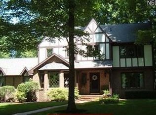 691 Oakhaven Dr, Mogadore, OH 44260