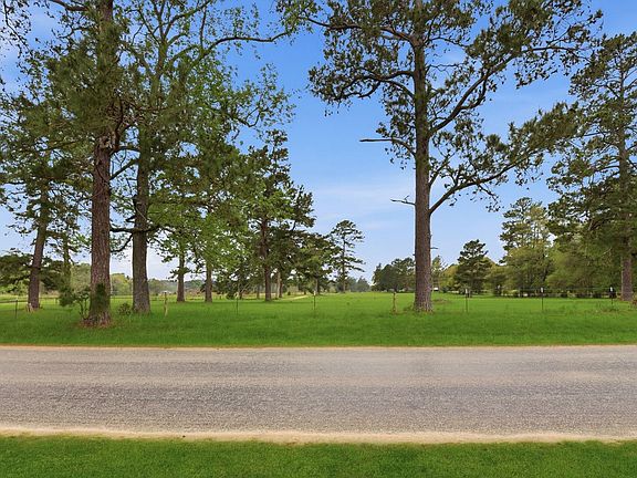 3rd image of 882 Four Notch Rd