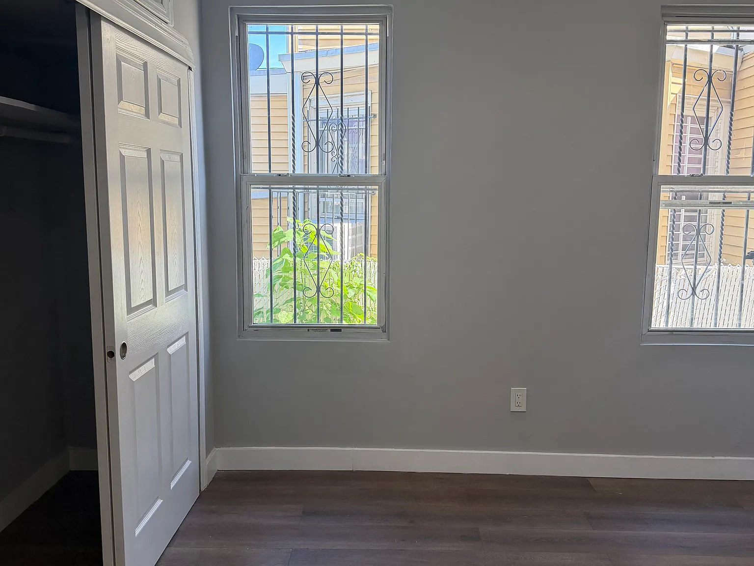 319 Coit St — Photo 4