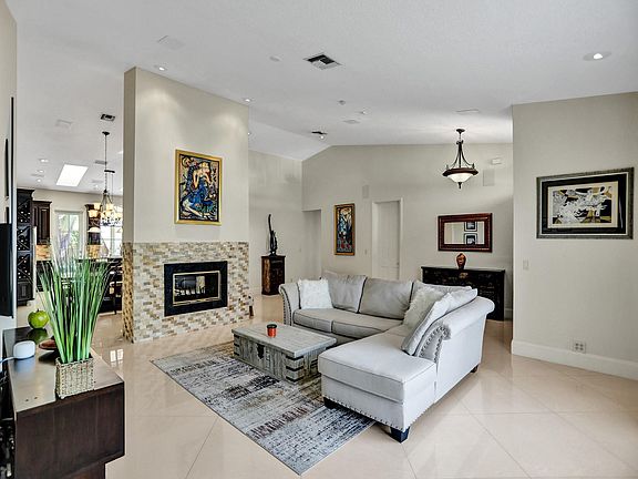 3rd image of 2740 NE 31st Court