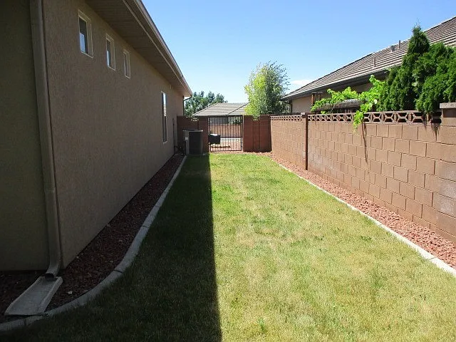 323 S 3525 W — Photo 18