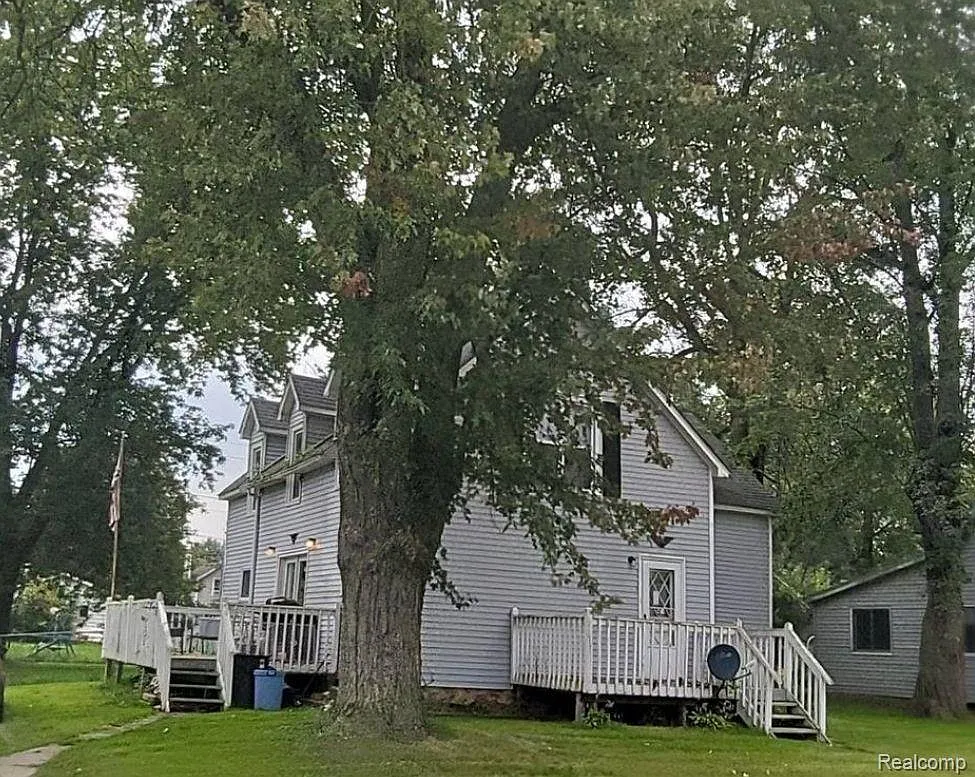 4428 Central St photo 1
