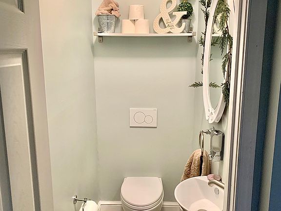 3rd image of 301 W Pennsylvania Ave #1