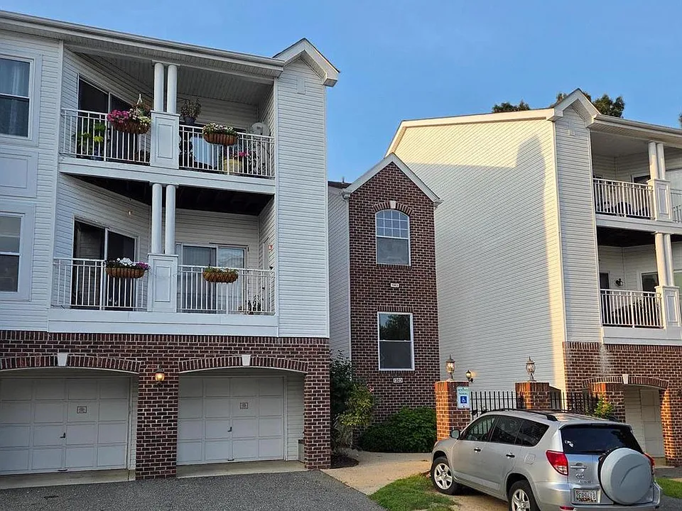1303 Sandwort Ct #102