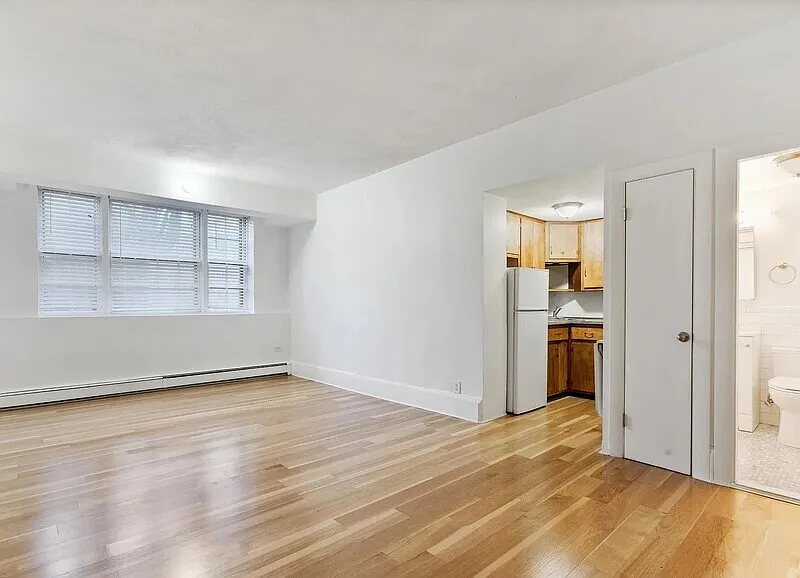 Studio, 1.0 bath, 355 sqft, $1,690 — Photo 2