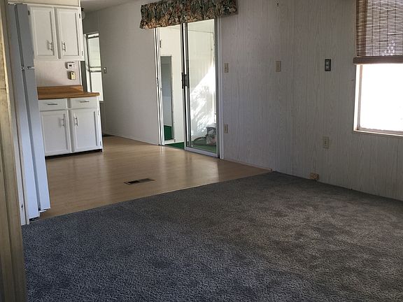 3rd image of 912 Cashew Cir