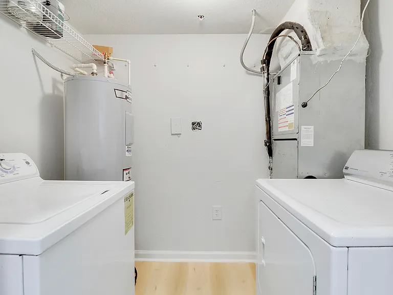 121 SW Palm Dr #306 — Photo 7