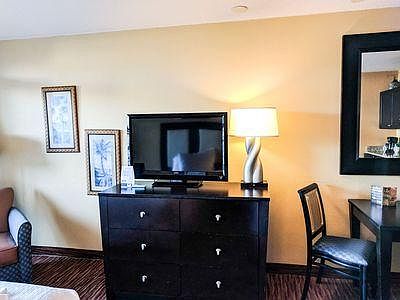 flat screen TV with cable