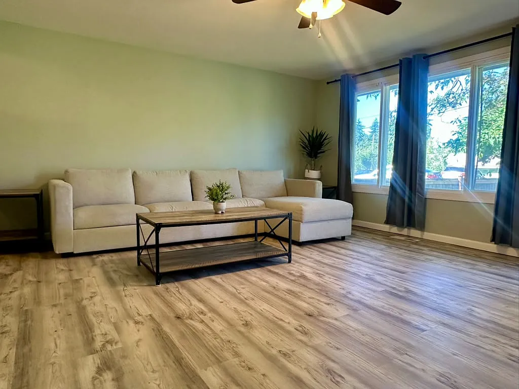 3 bed, 1060 sqft, $1,200 — Photo 2