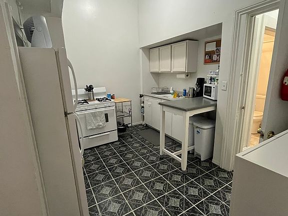3rd image of 1214 Columbia St APT 4