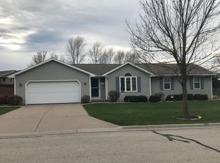 1374 S Carrington Ln, De Pere, WI 54115