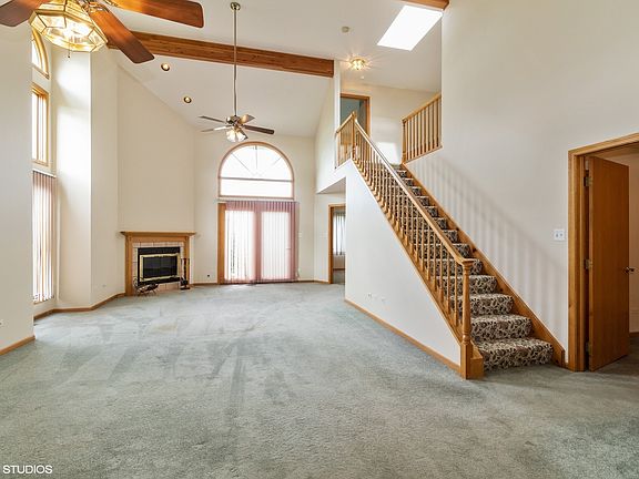 2nd image of 18436 Lakeview Cir W