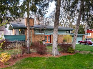 125 Maple Ln, Naperville, IL 60540