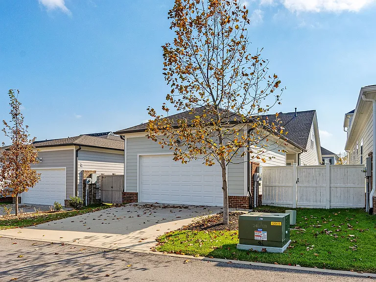 3086 Cheever St — Photo 37