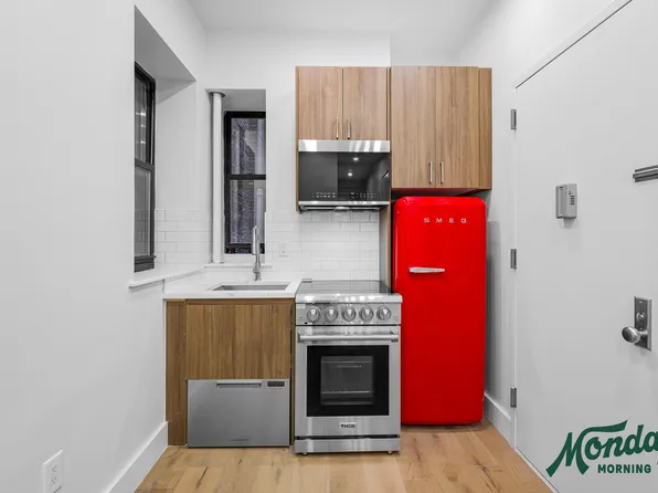 253 West 15th Street image 1 of 8