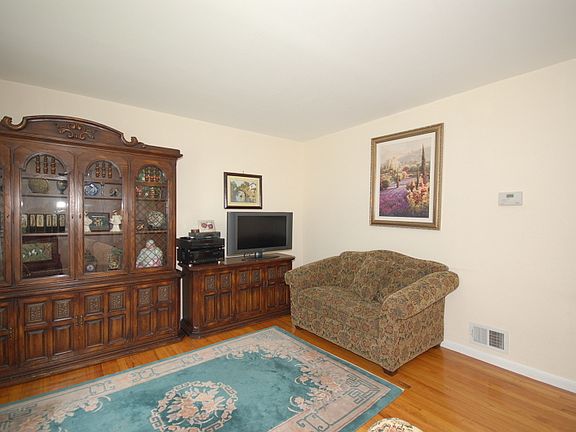 5th image of 56 Waldwick Ave