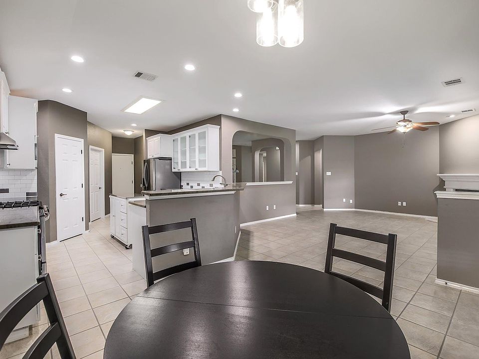 1st image of 10928 Quarry Oaks Trl