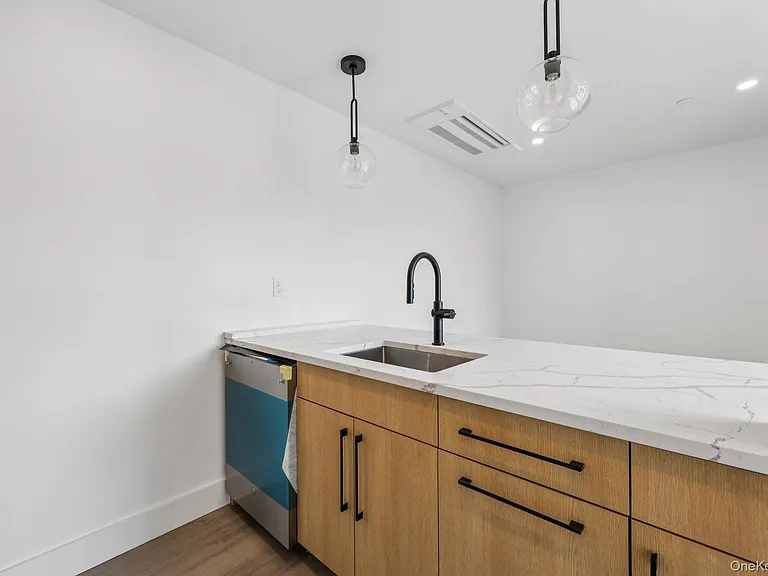 325 Manville #201 — Photo 9