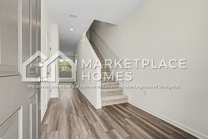 11916 Sylvia St — Photo 6