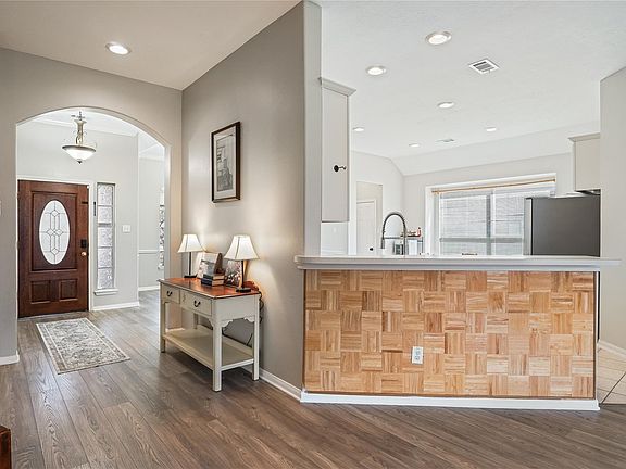 4th image of 5710 Shady Hollow Ct