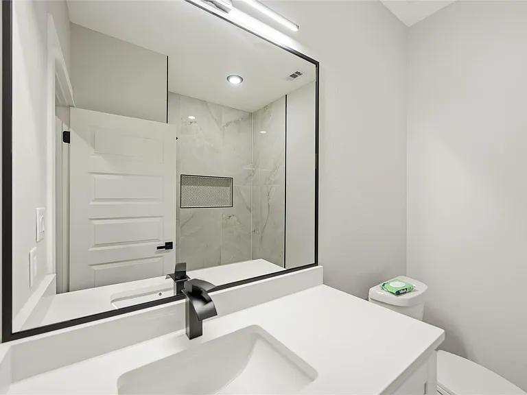 8013 Moon Beam St #B — Photo 16
