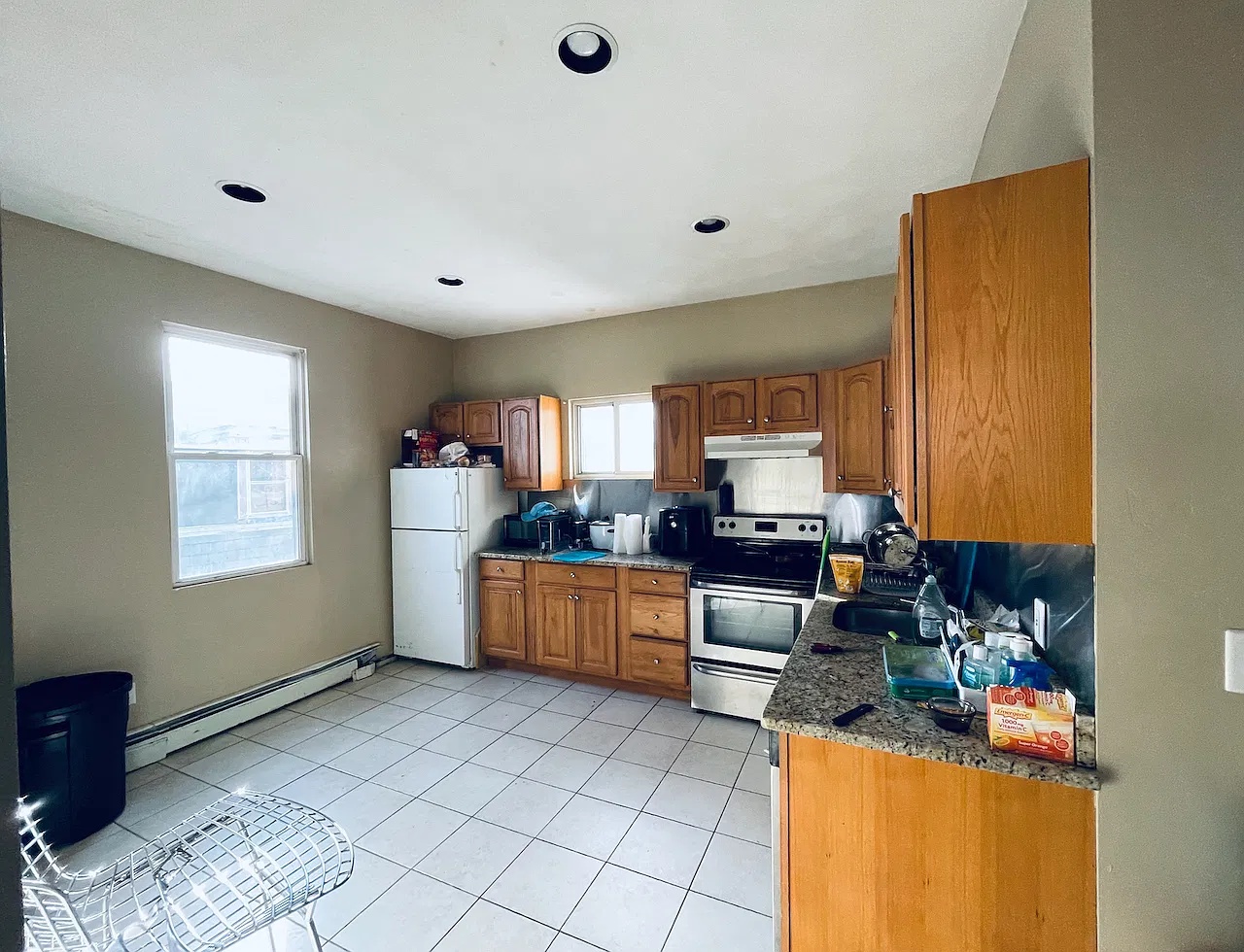 4 bed, 1.5 bath, 9999 sqft, $4,600 — Photo 1