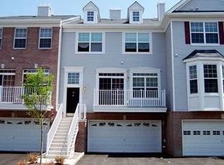 30 Swan Ct, Jersey City, NJ 07305