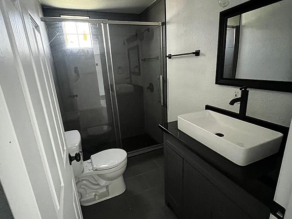 3rd image of 425 N 38th St