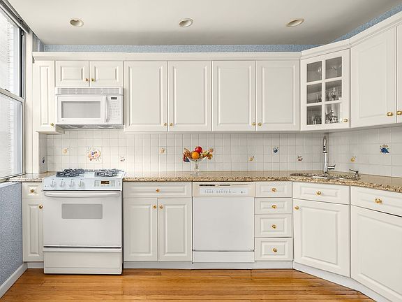 5th image of 136 E 36th St APT 8D