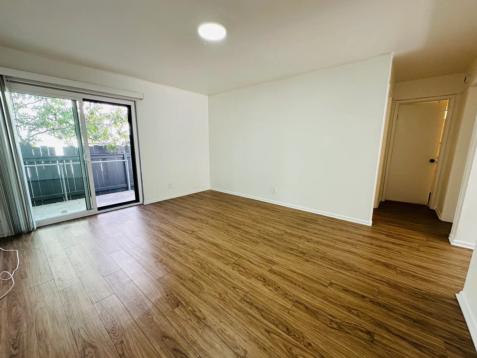 3 bed, $4,400 — Photo 3