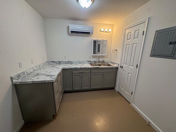 4th image of 1595 Soco Rd APT 14