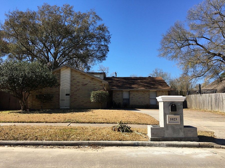 1st image of 1023 Sterling Green Dr S