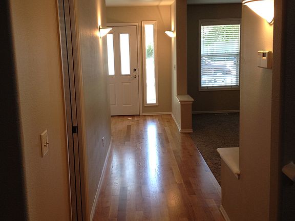 HALLWAY TO FRONT DOOR