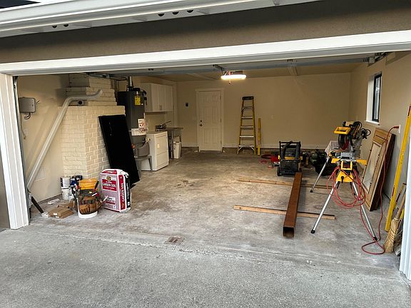 3rd image of 14602 Bronson Ave